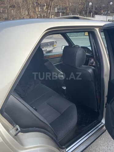 Mercedes E 200 1990, 450,000 km - 2.0 l - Şəki
