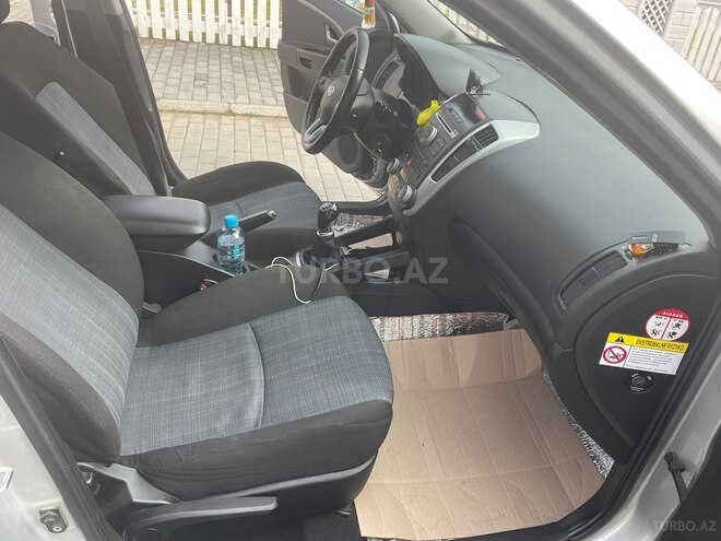 Kia Ceed 2009, 313,000 km - 1.6 л - Astara