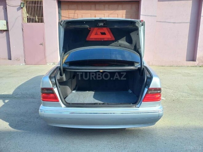 Mercedes E 220 2000, 277,000 km - 2.2 l - Sabirabad