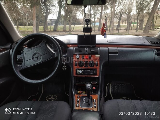 Mercedes E 220 1998, 592,994 km - 2.2 l - Biləsuvar