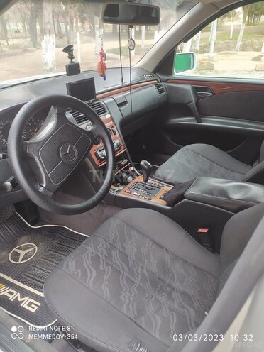 Mercedes E 220 1998, 592,994 km - 2.2 l - Biləsuvar