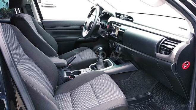 Toyota Hilux 2020, 80,700 km - 2.4 л - Bakı