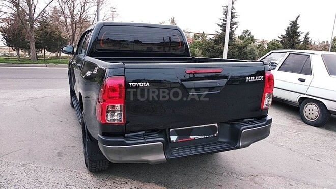 Toyota Hilux 2020, 80,700 km - 2.4 л - Bakı