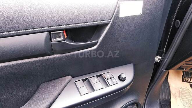 Toyota Hilux 2020, 80,700 km - 2.4 л - Bakı