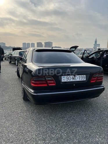 Mercedes E 220 2000, 308,000 km - 2.2 l - Bakı