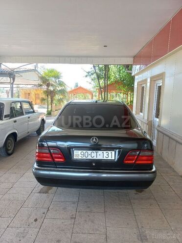 Mercedes E 280 1998, 370,000 km - 2.8 l - Salyan