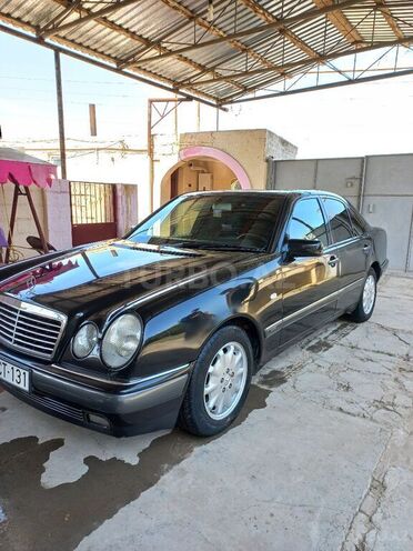Mercedes E 280 1998, 370,000 km - 2.8 l - Salyan