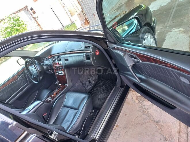 Mercedes E 280 1998, 370,000 km - 2.8 l - Salyan