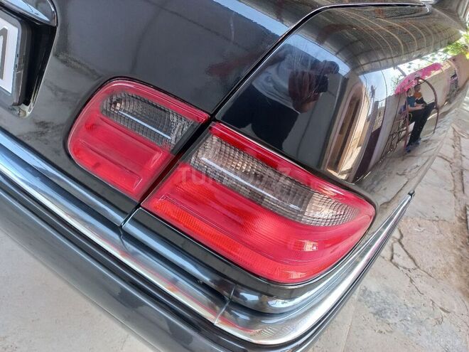 Mercedes E 280 1998, 370,000 km - 2.8 l - Salyan