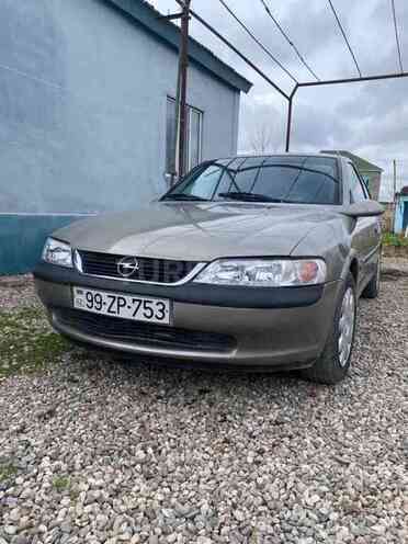 Opel Vectra 1985, 250,000 km - 2.0 l - Xudat