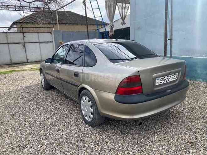 Opel Vectra 1985, 250,000 km - 2.0 l - Xudat
