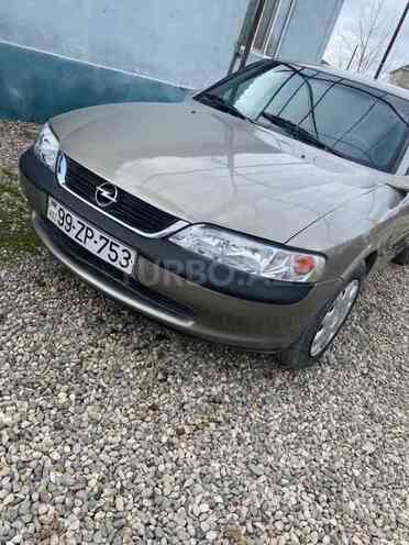 Opel Vectra 1985, 250,000 km - 2.0 l - Xudat