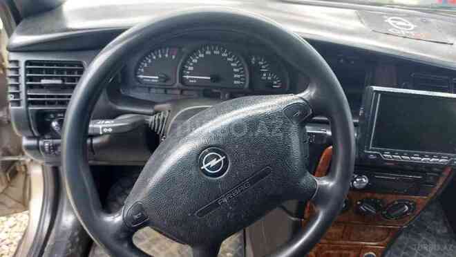 Opel Vectra 1985, 250,000 km - 2.0 l - Xudat