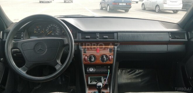 Mercedes E 200 1994, 286,000 km - 2.0 л - Bakı