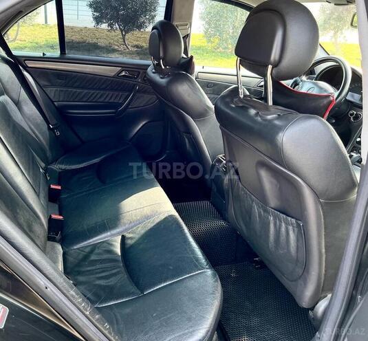 Mercedes C 320 2001, 384,000 km - 3.2 l - Sumqayıt