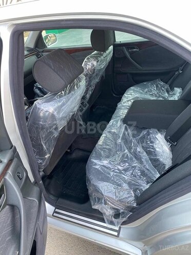Mercedes E 220 2001, 246,000 km - 2.2 l - Beyləqan