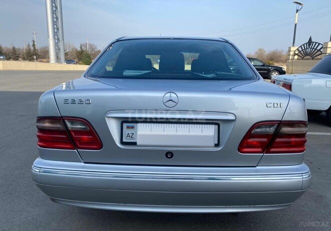 Mercedes E 220 2001, 246,000 km - 2.2 l - Beyləqan