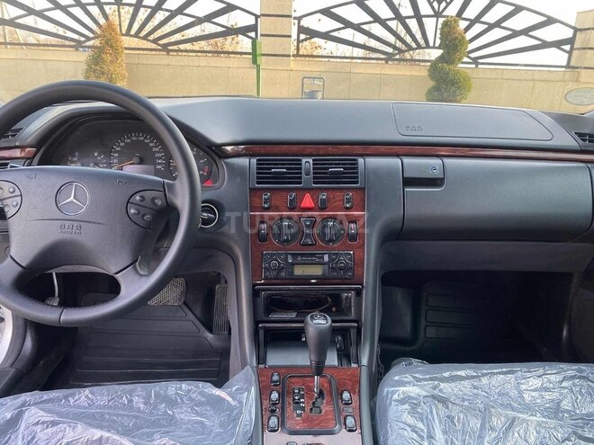 Mercedes E 220 2001, 246,000 km - 2.2 l - Beyləqan