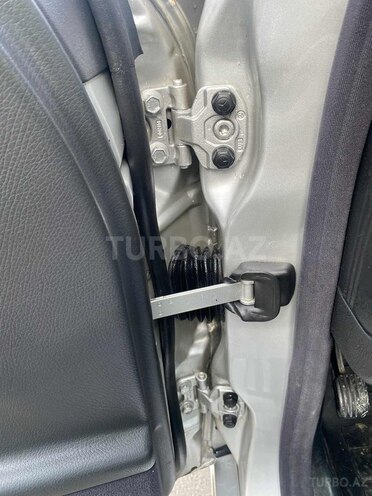 Mercedes E 220 2001, 246,000 km - 2.2 l - Beyləqan