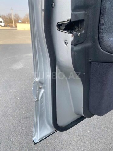 Mercedes E 220 2001, 246,000 km - 2.2 l - Beyləqan