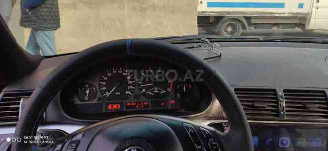 BMW 320 2002, 286,000 km - 2.2 л - Bakı