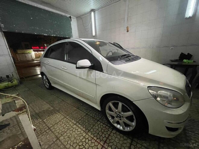 Mercedes B 180 2009, 210,000 km - 1.7 l - Bakı