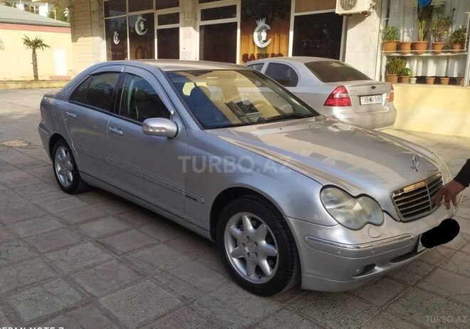 Mercedes C 240 2001, 390,000 km - 2.6 l - Qobustan