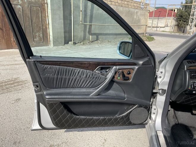 Mercedes E 320 2000, 293,000 km - 3.2 l - Bakı