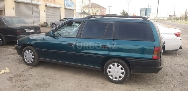 Opel Astra 1993, 300,000 km - 1.6 l - Cəlilabad