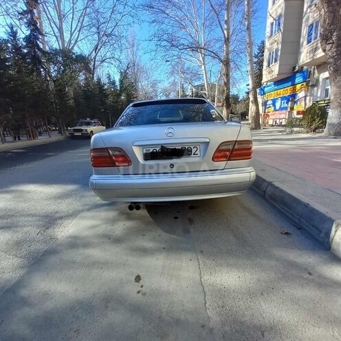 Mercedes E 200 2000, 257,000 km - 2.0 l - Bakı