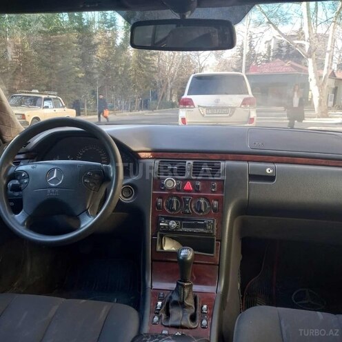 Mercedes E 200 2000, 257,000 km - 2.0 l - Bakı