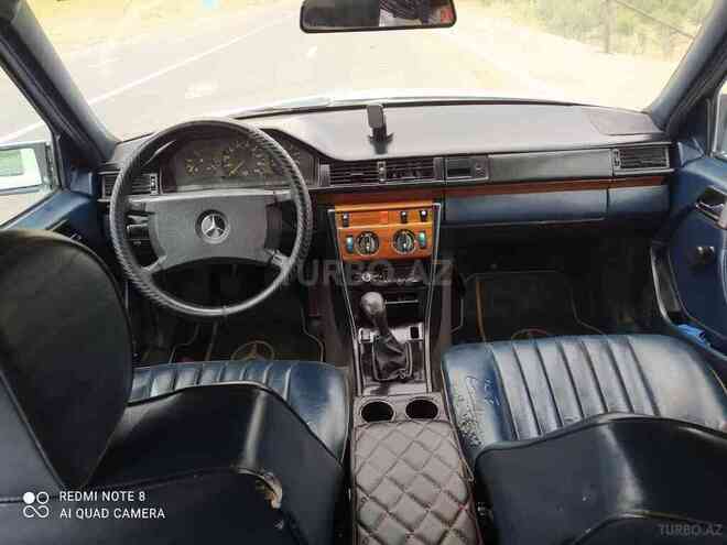 Mercedes E 250 1990, 300,000 km - 2.5 l - Bakı