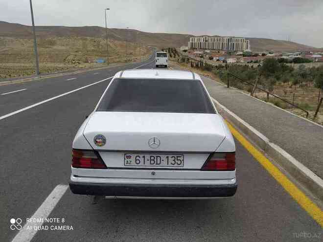 Mercedes E 250 1990, 300,000 km - 2.5 l - Bakı
