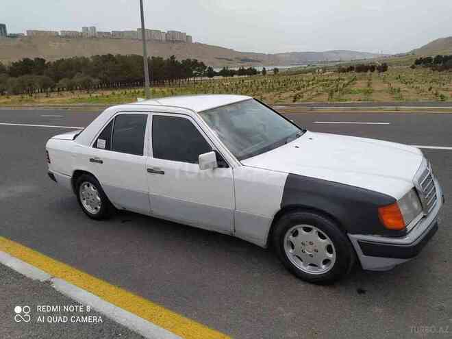 Mercedes E 250 1990, 300,000 km - 2.5 l - Bakı
