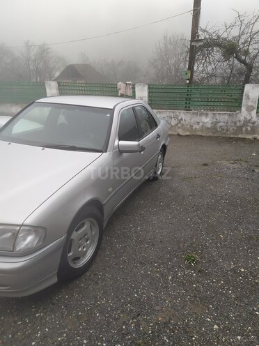 Mercedes C 180 1998, 300,110 km - 2.0 l - Quba