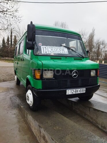 Mercedes 208 D 1991, 235,600 km - 2.3 l - Biləsuvar