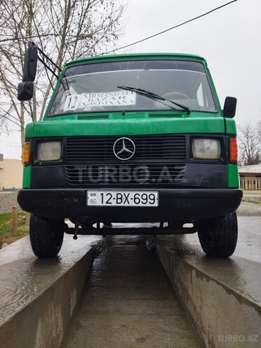 Mercedes 208 D 1991, 235,600 km - 2.3 l - Biləsuvar