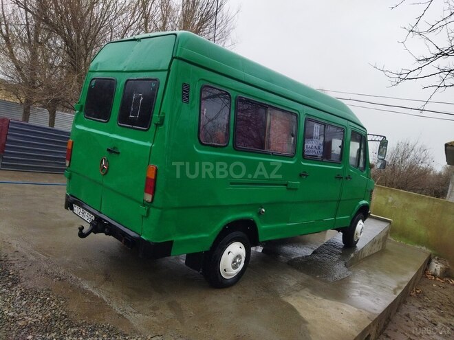 Mercedes 208 D 1991, 235,600 km - 2.3 l - Biləsuvar