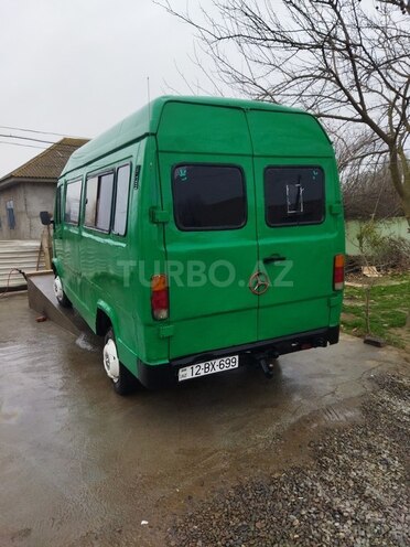 Mercedes 208 D 1991, 235,600 km - 2.3 l - Biləsuvar