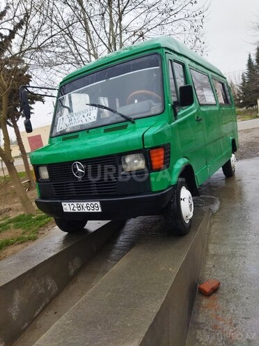 Mercedes 208 D 1991, 235,600 km - 2.3 l - Biləsuvar