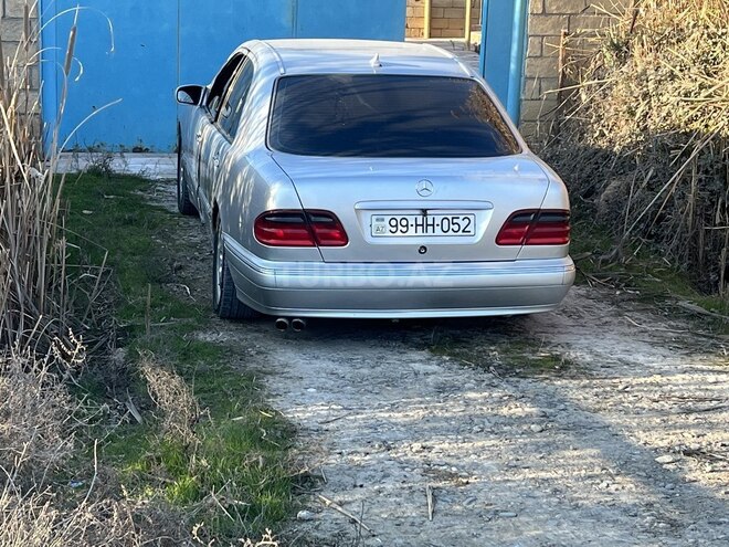 Mercedes E 240 2000, 305,000 km - 2.4 л - Bakı