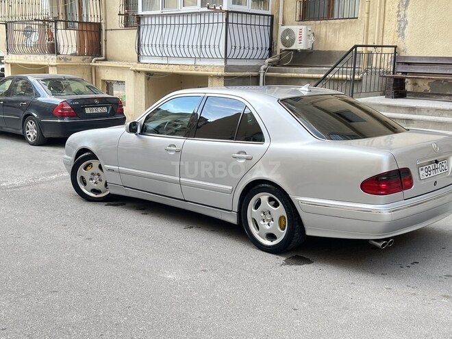 Mercedes E 240 2000, 305,000 km - 2.4 л - Bakı