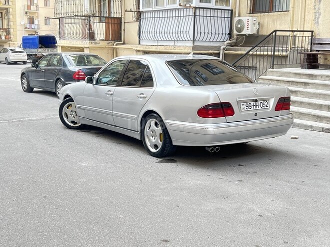 Mercedes E 240 2000, 305,000 km - 2.4 л - Bakı