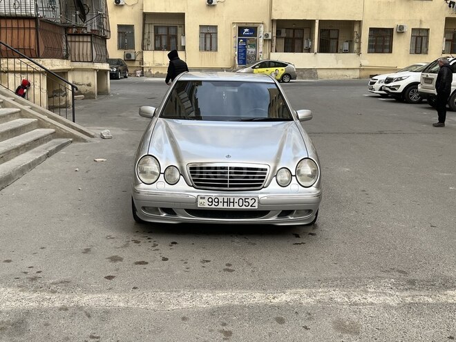 Mercedes E 240 2000, 305,000 km - 2.4 л - Bakı