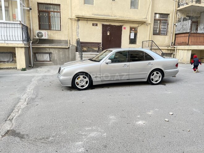 Mercedes E 240 2000, 305,000 km - 2.4 л - Bakı