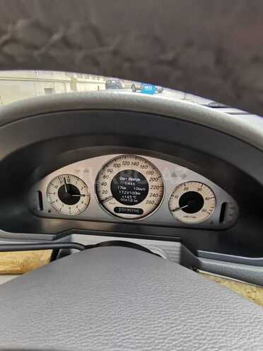 Mercedes E 220 2006, 260,000 km - 2.2 л - Bakı