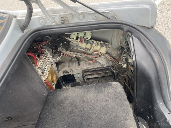 BMW 528 1997, 300,000 km - 2.8 l - Bakı