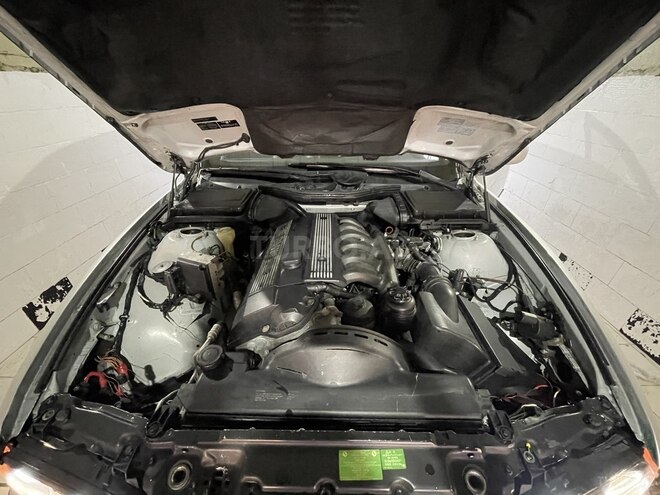 BMW 528 1997, 300,000 km - 2.8 l - Bakı
