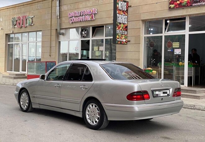 Mercedes E 220 2001, 338,000 km - 2.2 l - Bakı