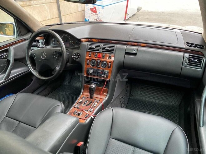 Mercedes E 220 2001, 338,000 km - 2.2 l - Bakı
